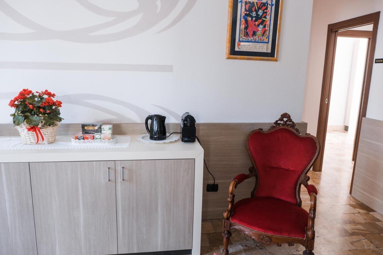 B&B Palazzo Storico Di Nicola Pescara Luaran gambar